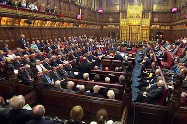 Reino Unido: Parlamento británico otorga poder para iniciar 'brexit'