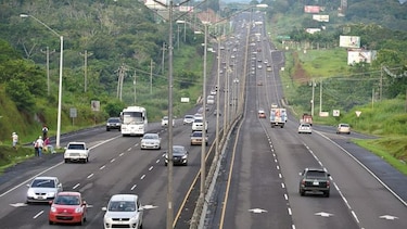 Policía Nacional anuncia inversión de carriles hacia el interior por éxodo