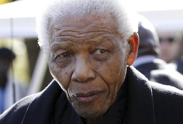 Mandela continúa su recuperación en casa