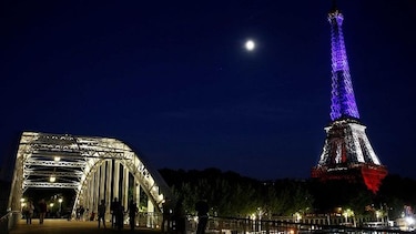 Francia llama a miles de reservistas tras ataque en Niza