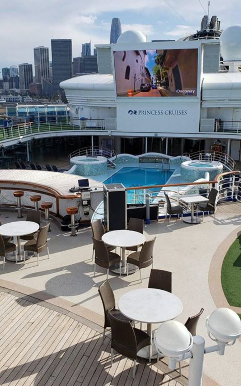 Veintiún pasajeros en crucero varado en EU infectados con Covid-19