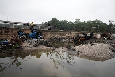 Aumentan a 27 las personas fallecidas por las inundaciones en el centro-sur de Texas