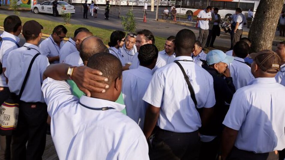 Poco avance en diálogo entre Mi Bus y operadores