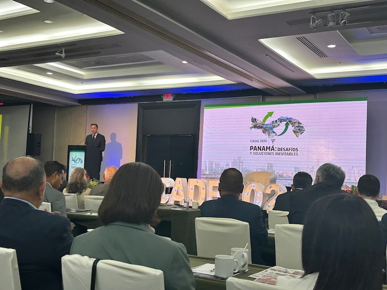 Candidatos presidenciales en CADE 2024: desafíos, promesas y ausencias