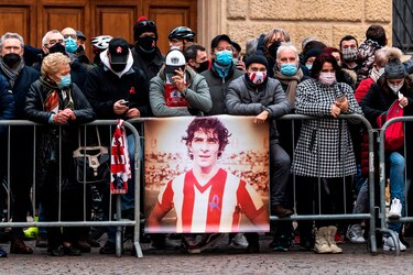 Roban en casa de Paolo Rossi durante su funeral