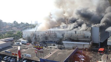 Controlan incendio en supermercado en San Miguelito; aún no se conoce la causa