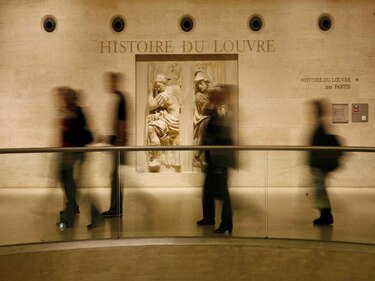 El Louvre presenta la luminosa Santa Ana de Da Vinci recién restaurada