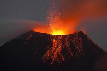 Volcán ecuatoriano incrementó actividad y generó flujos piroclásticos