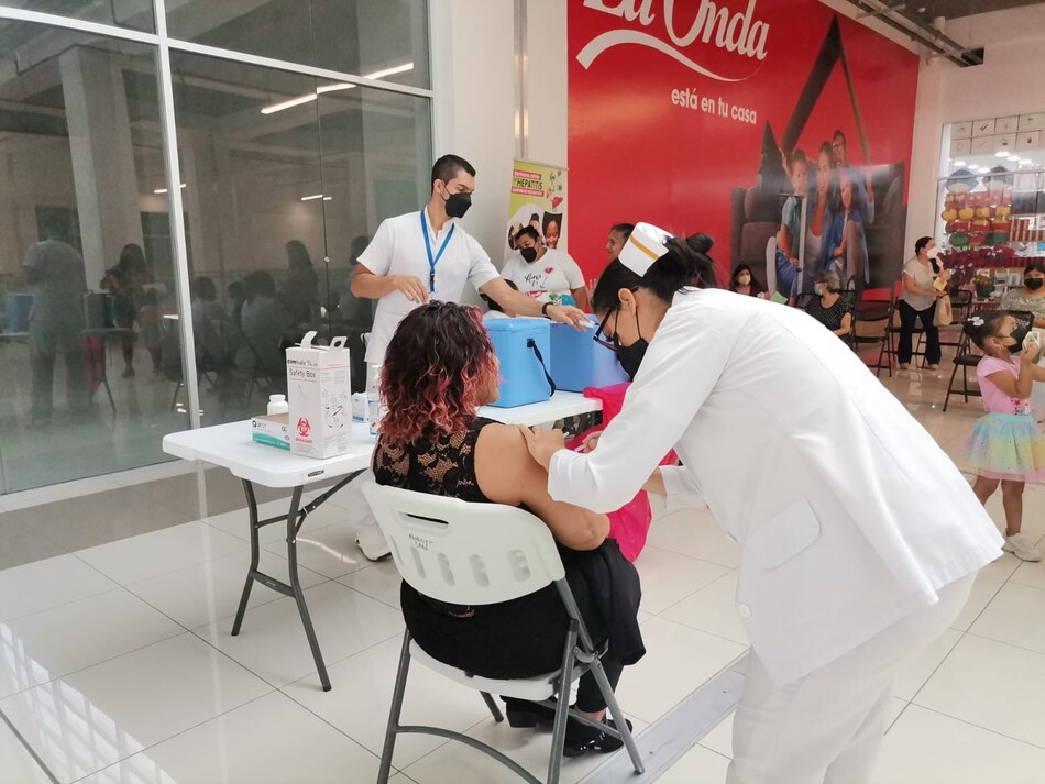 El PAI registra al menos 131 mil dosis aplicadas contra la covid-19 en los centros educativos