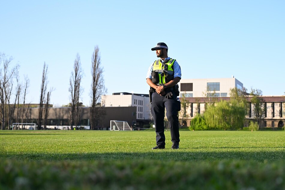 Acusan a un policía del asesinato de un expresentador de TV y su novio en Australia