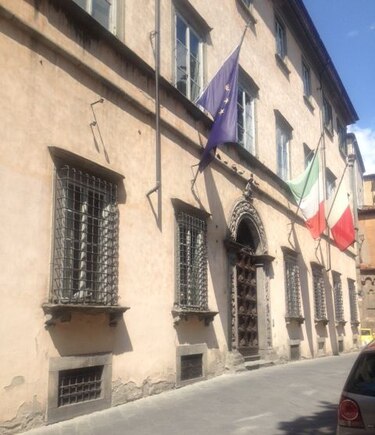 Las contradicciones de un funcionario en Italia