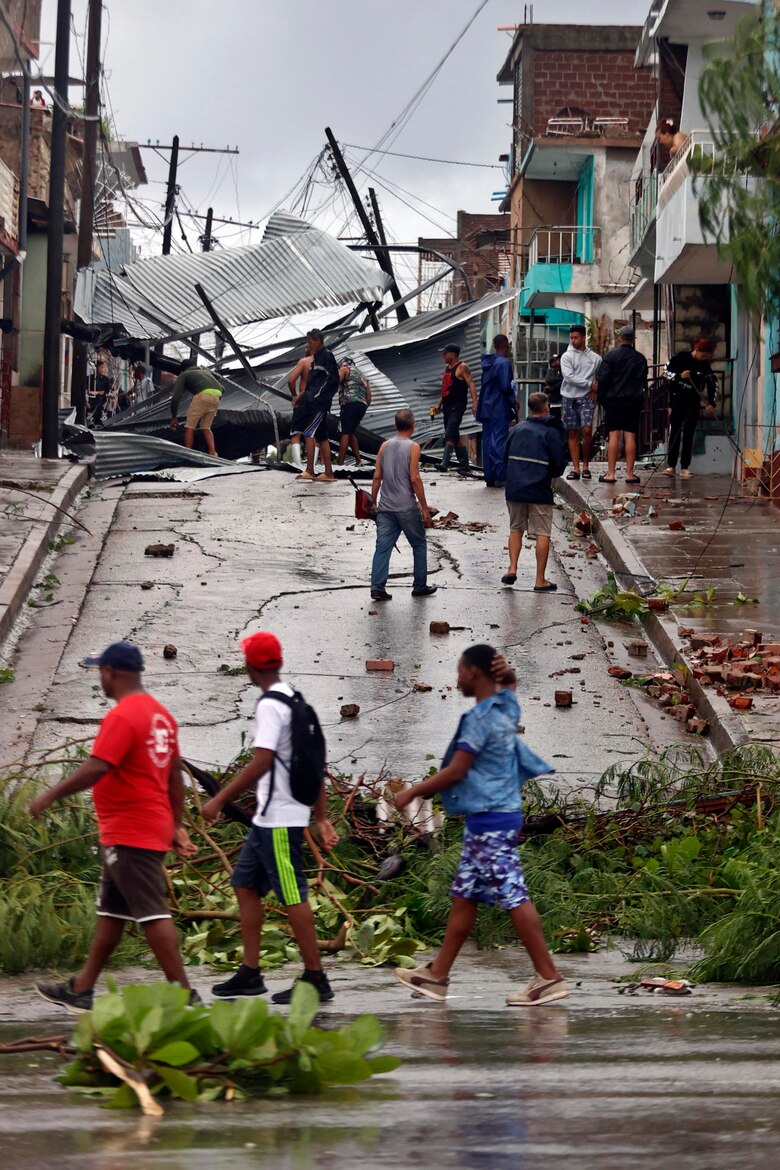El huracán Melissa se aleja de Cuba rumbo a Bahamas