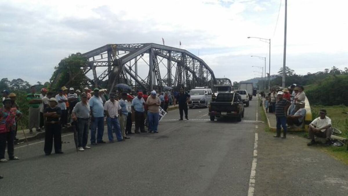 Jubilados protestan para exigir aumento en pensiones
