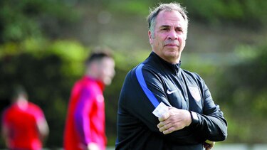 El plan de Bruce Arena