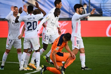 Benzema lidera triunfo del Real Madrid sobre Valencia y le dan un respiro a Zidane