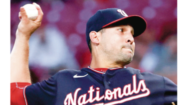 Paolo Espino cierra su temporada 2021 lanzando ante los Rockies