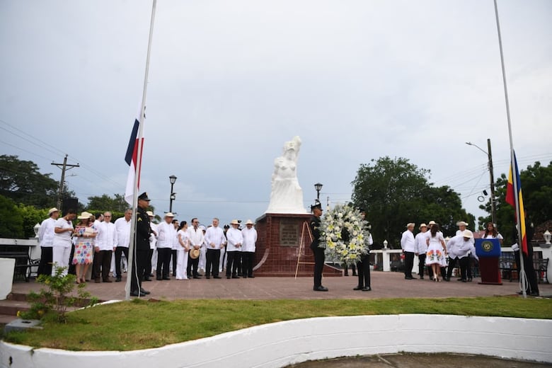 Así vive La Villa de Los Santos el 10 de noviembre: entre el fervor patriótico y la escasez de agua