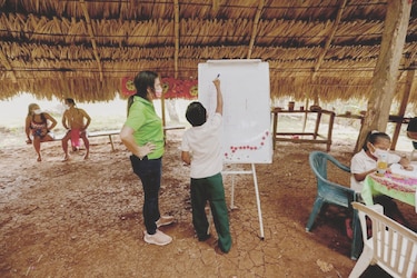 Panamá tiene mil 384 escuelas desconectadas de internet: AIG