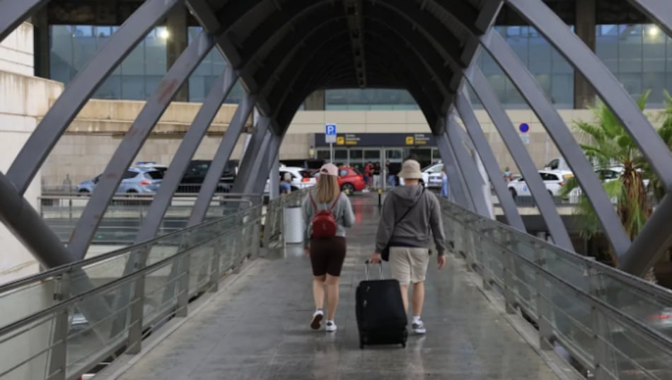Vueling aclara al Gobierno francés que jóvenes judíos fueron desembarcados por seguridad