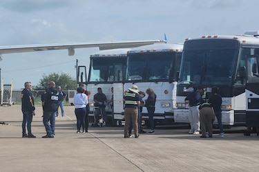 Estados Unidos deporta a más de un centenar de colombianos desde Harlingen, en Texas