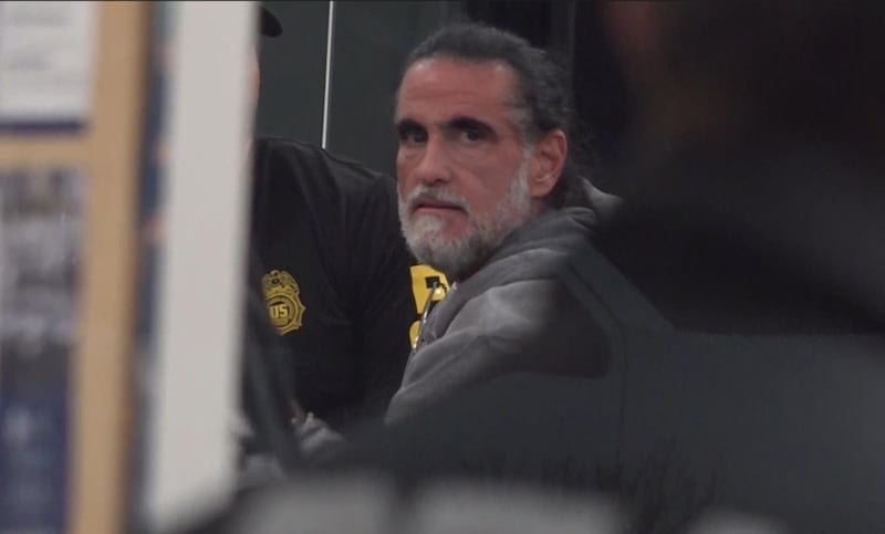 Acusan a Alex Saab de lavado de dinero en una corte de Miami tras su deportación