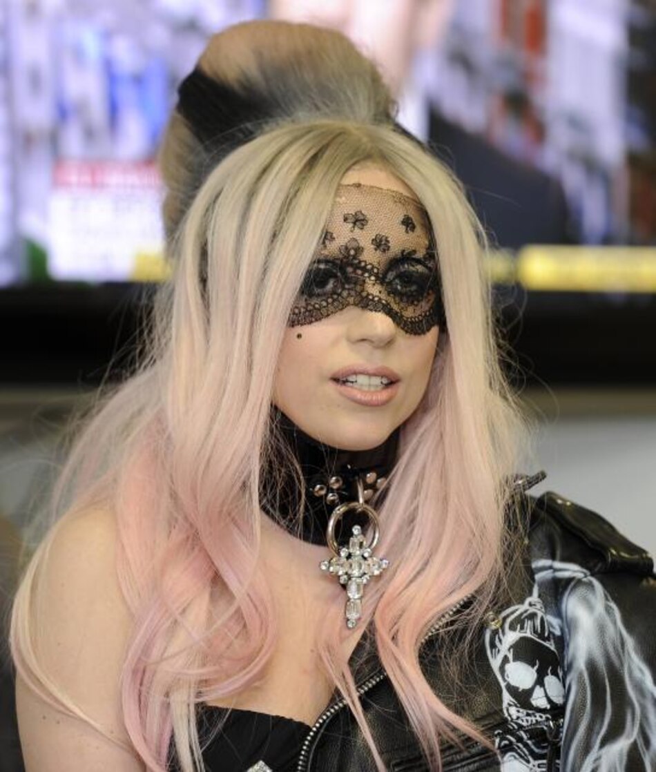 Lady Gaga arranca promoción de su nuevo trabajo con un desnudo