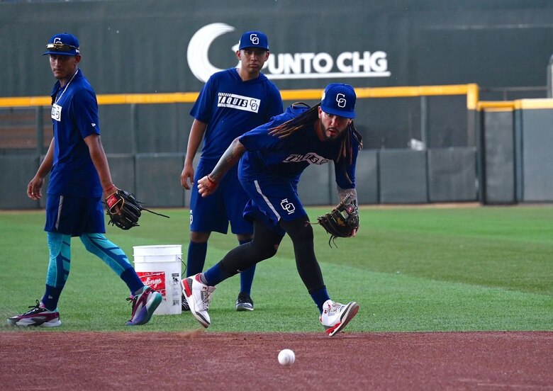 Jonathan Araúz y Darío Agrazal jugarán con los Leones del Escogido