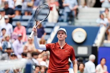 Sinner gana cómodamente y se planta en tercera ronda