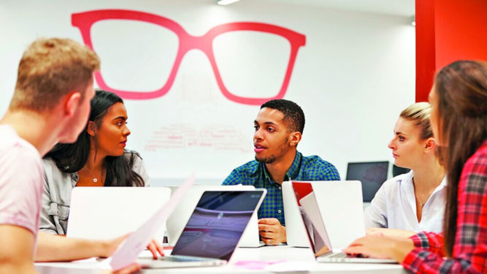 A los mileniales: comunicación intergeneracional