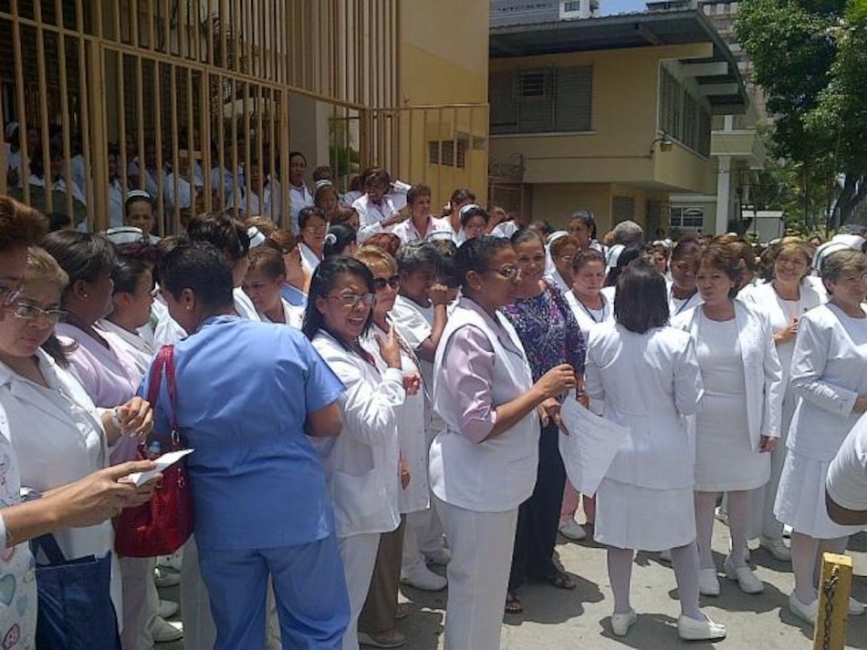 Gobierno responde a enfermeras: No hay fondos para su aumento