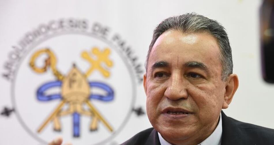 Iglesia católica suspende saludo de la paz en misas