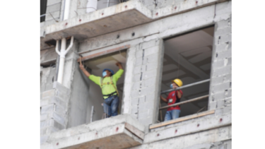 Construcción y turismo, actividades rezagadas en recuperación económica
