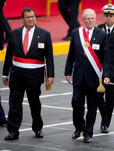 Renuncia tercer ministro de Kuczynski tras indulto a Fujimori