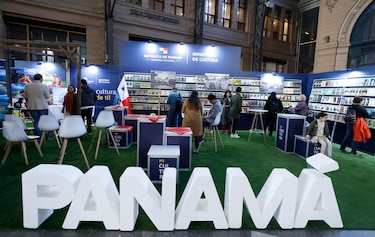 Escritoras panameñas buscan derribar estereotipos tras su paso por feria literaria chilena