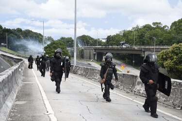 Gritos de manifestantes rompen el mutismo de Cortizo