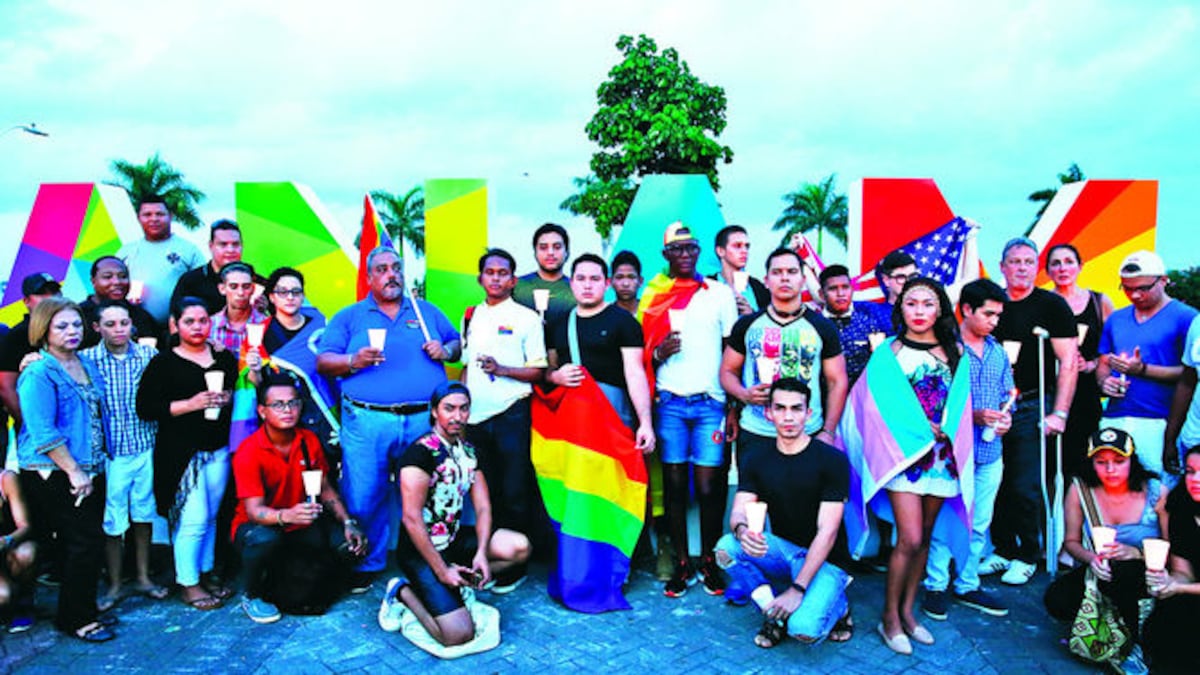 Grupos de la sociedad civil convocaron ayer a una vigilia en la cinta costera en memoria de las víctimas.