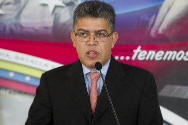 Jaua: Maduro enfrenta intento violento de derrocamiento