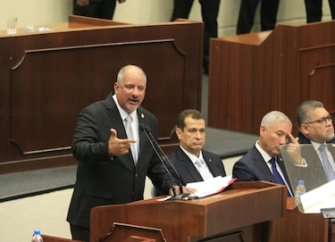 Minuto a minuto: Mulino lloró frente a la Asamblea al mencionar a su esposa