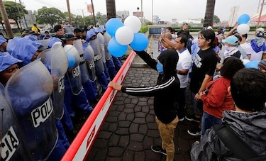 Policía impide marcha opositora en Nicaragua