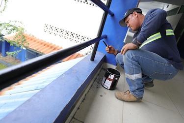 Comisión de Presupuesto avala fondos para mantenimiento escolar, pero diputados cuestionan ejecución y capacitaciones