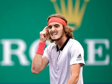 Safiullin sorprende a Tsitsipas