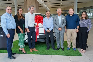 Kia Panamá firma alianza con Thomas Christiansen, reafirmando su compromiso con la movilidad sostenible