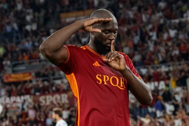 Lukaku rescata al Roma de Mourinho
