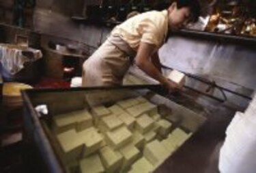 Entre platos típicos y comida rápida