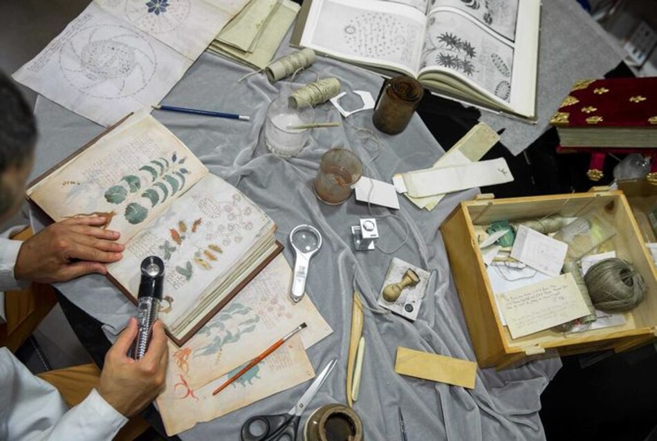 Pequeña editorial española clona el libro más misterioso del mundo