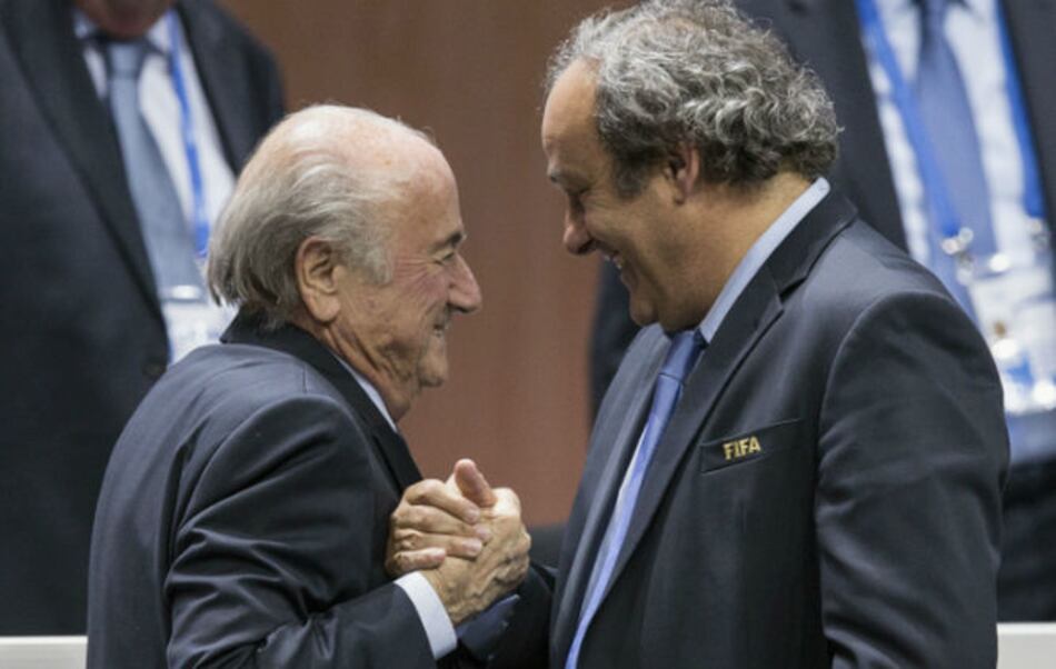 Blatter decide hablar, critica suspensión y culpa a Platini