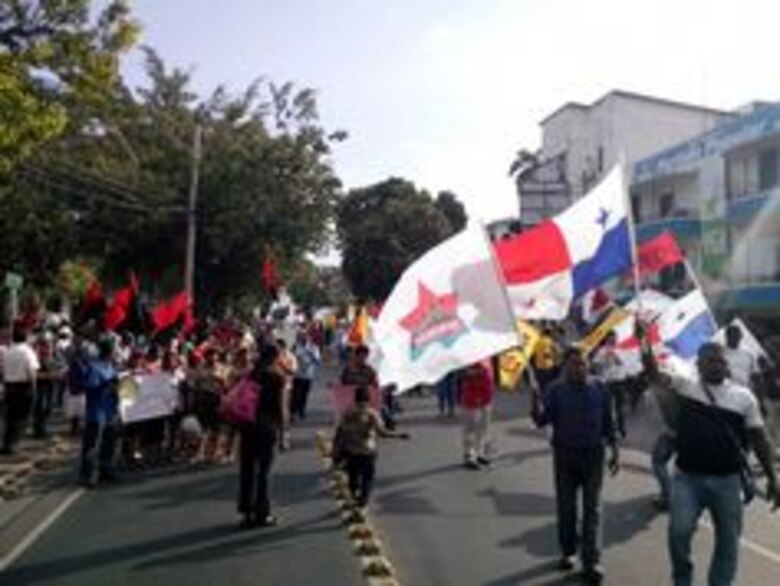 Participantes en cumbre de los pueblos llegaron en una marcha a la Universidad de Panamá