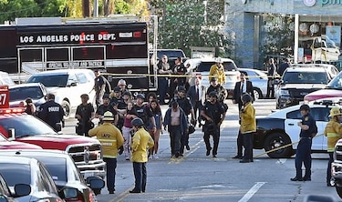 Policía detiene a hombre que se atrincheró en supermercado en Los Ángeles tras tiroteo