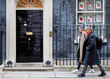 Polémico asesor de Boris Johnson sale del gobierno