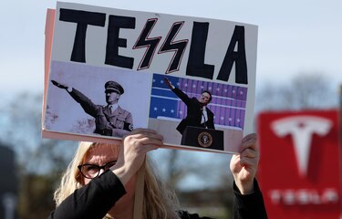 ‘Tesla Takedown’: campaña global contra Elon Musk convoca protestas en varios países